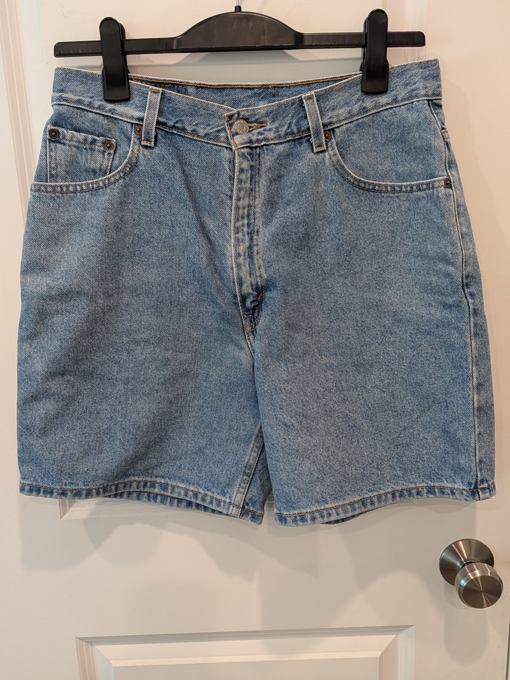 Vintage Levi's 501 Women Light Wash Blue Denim Shorts 97' USA burmuda 32"
